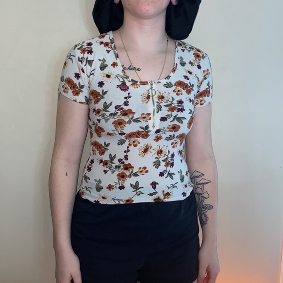 Rue 21 crop top - Picture 3 of 4